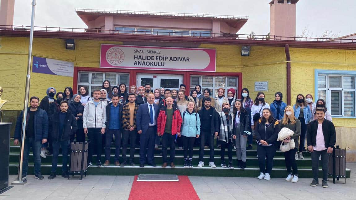 Sivas Cumhuriyet Üniversitesi  öğrencileri, Sosyal Sorumluluk Projesi gereği okulumuzu ziyaret ettiler.